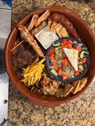 Plato de barro griego